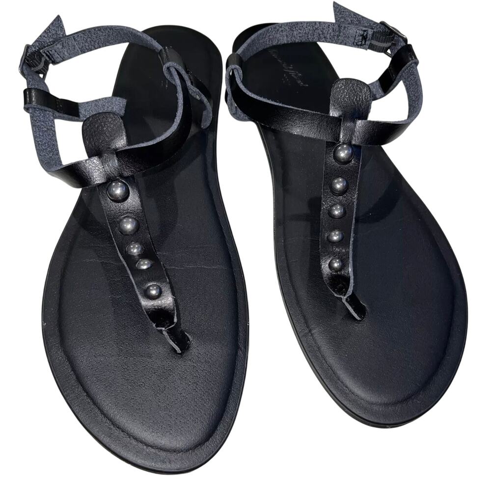 Women's Black Studded Rivet Universal Threads Kylianne Thong T Strap Sandals
